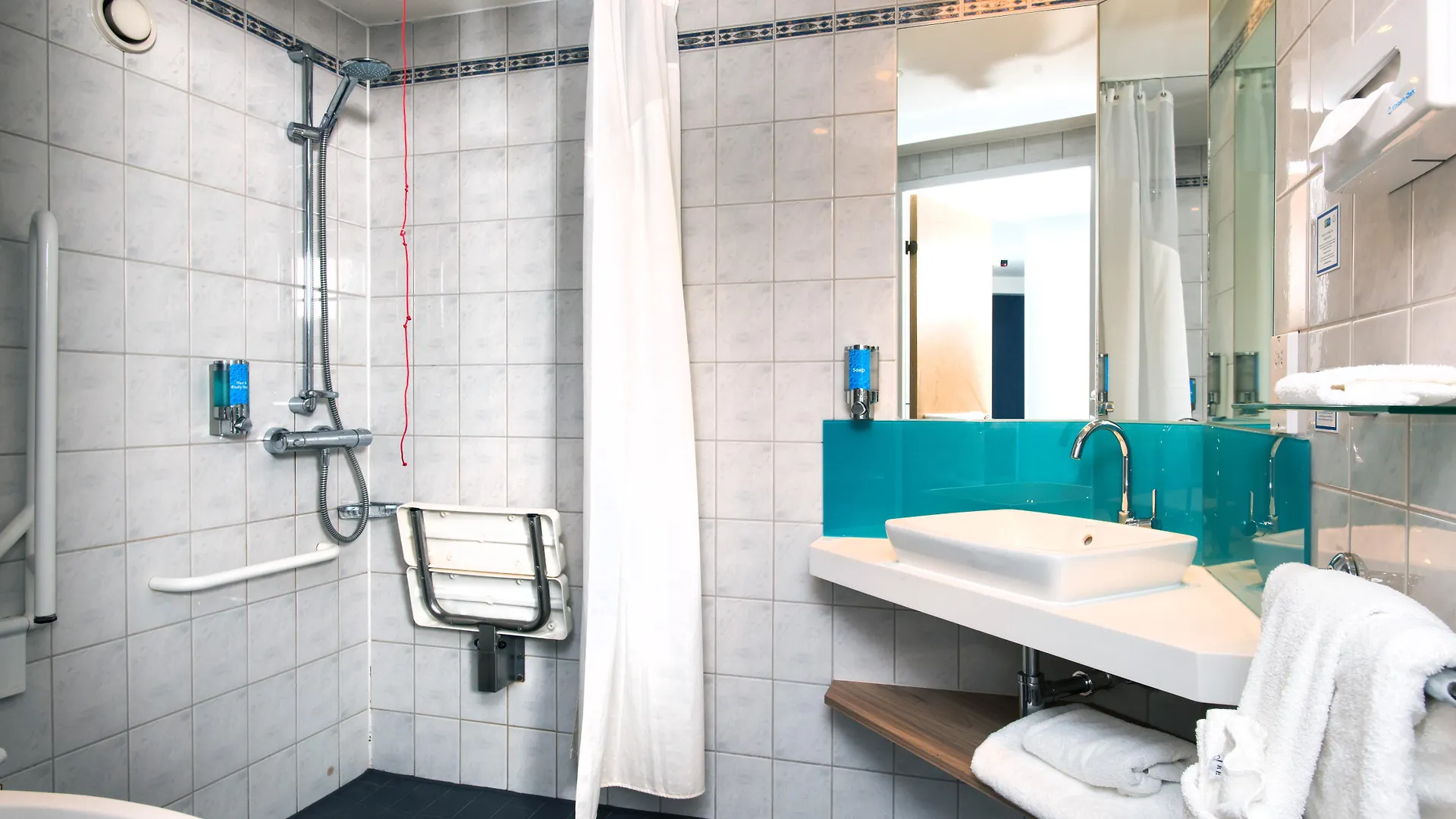 Holiday Inn Express London Luton Airport By Ihg Luton (Bedfordshire)
