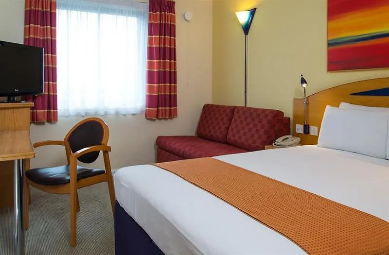 Holiday Inn Express London Luton Airport By Ihg 3*, Luton (Bedfordshire)