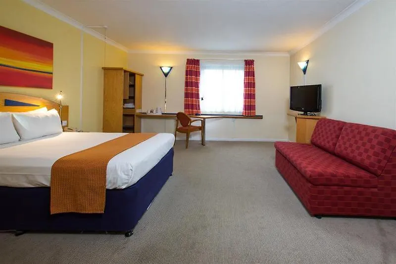 Holiday Inn Express London Luton Airport By Ihg Luton (Bedfordshire)