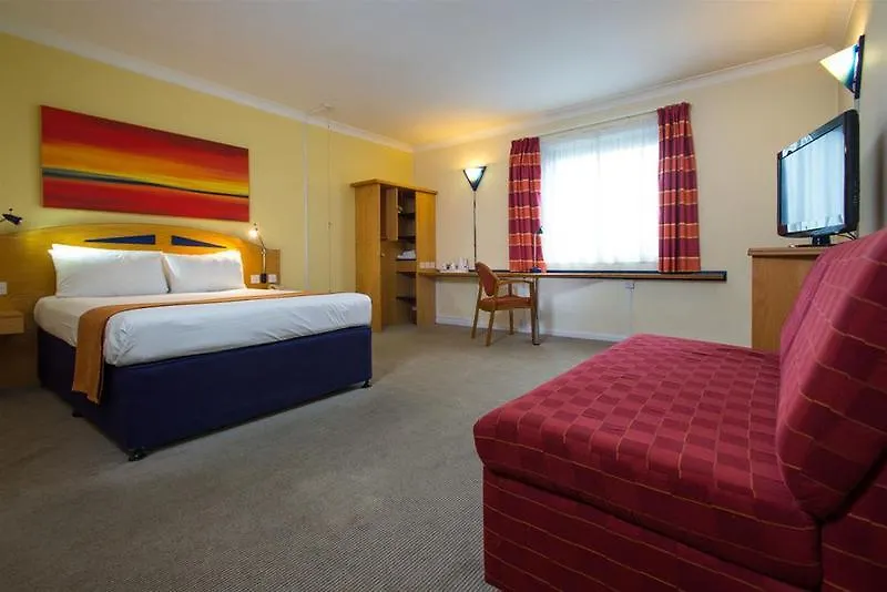 Holiday Inn Express London Luton Airport By Ihg 3*, Luton (Bedfordshire)