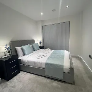  Apartment Luxury 2 Bed Balcony - London Luton Airport
