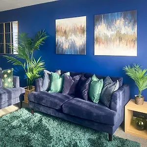 Holiday home Phoenix House - 2 Double Bedroom House - Business And Corporate Travellers