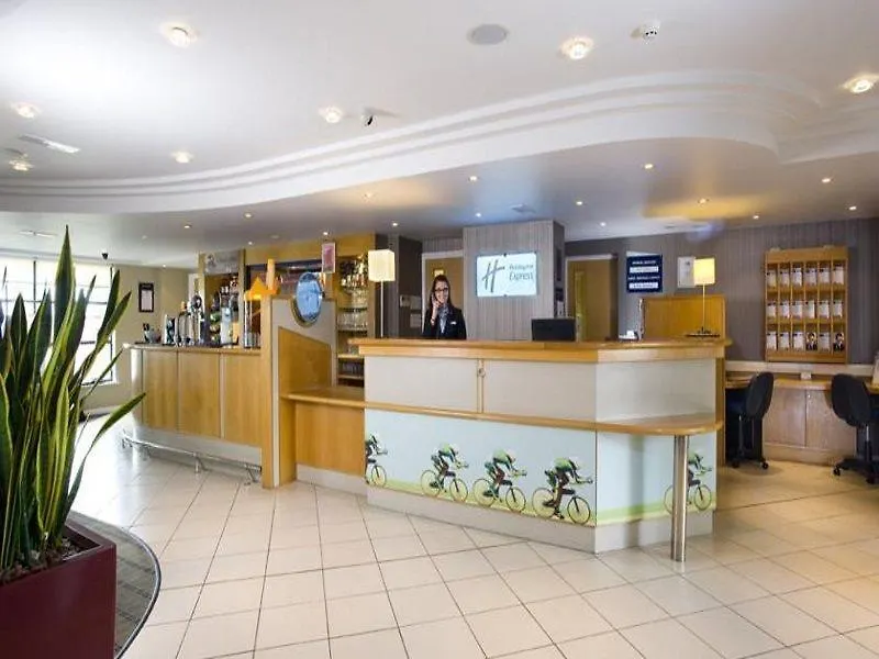 Hotel Holiday Inn Express London Luton Airport By Ihg