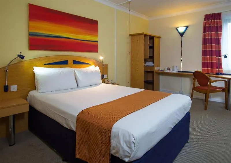 Holiday Inn Express London Luton Airport By Ihg Hotel Luton (Bedfordshire)